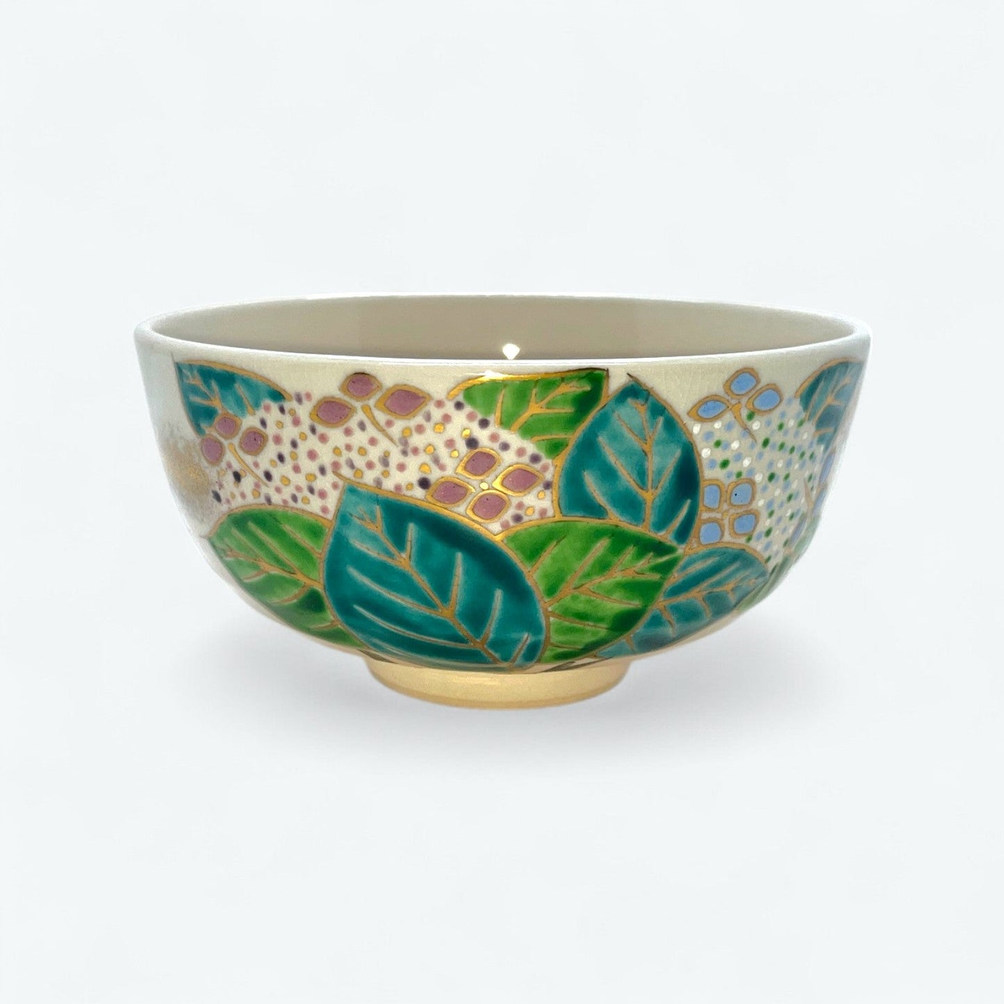 Kyoto Kiyomizu-yaki Matcha Bowl by Tōhō Tezuka – Ajisai Motif with Kin-sai Overglaze