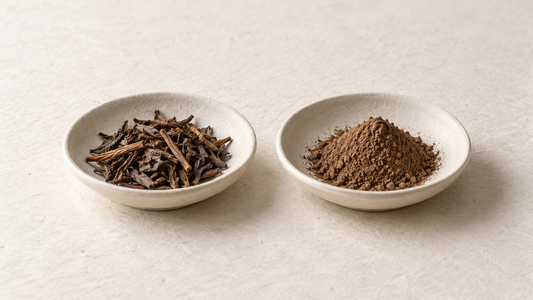 Roasted hojicha leaves and finely ground hojicha powder in two ivory dishes.