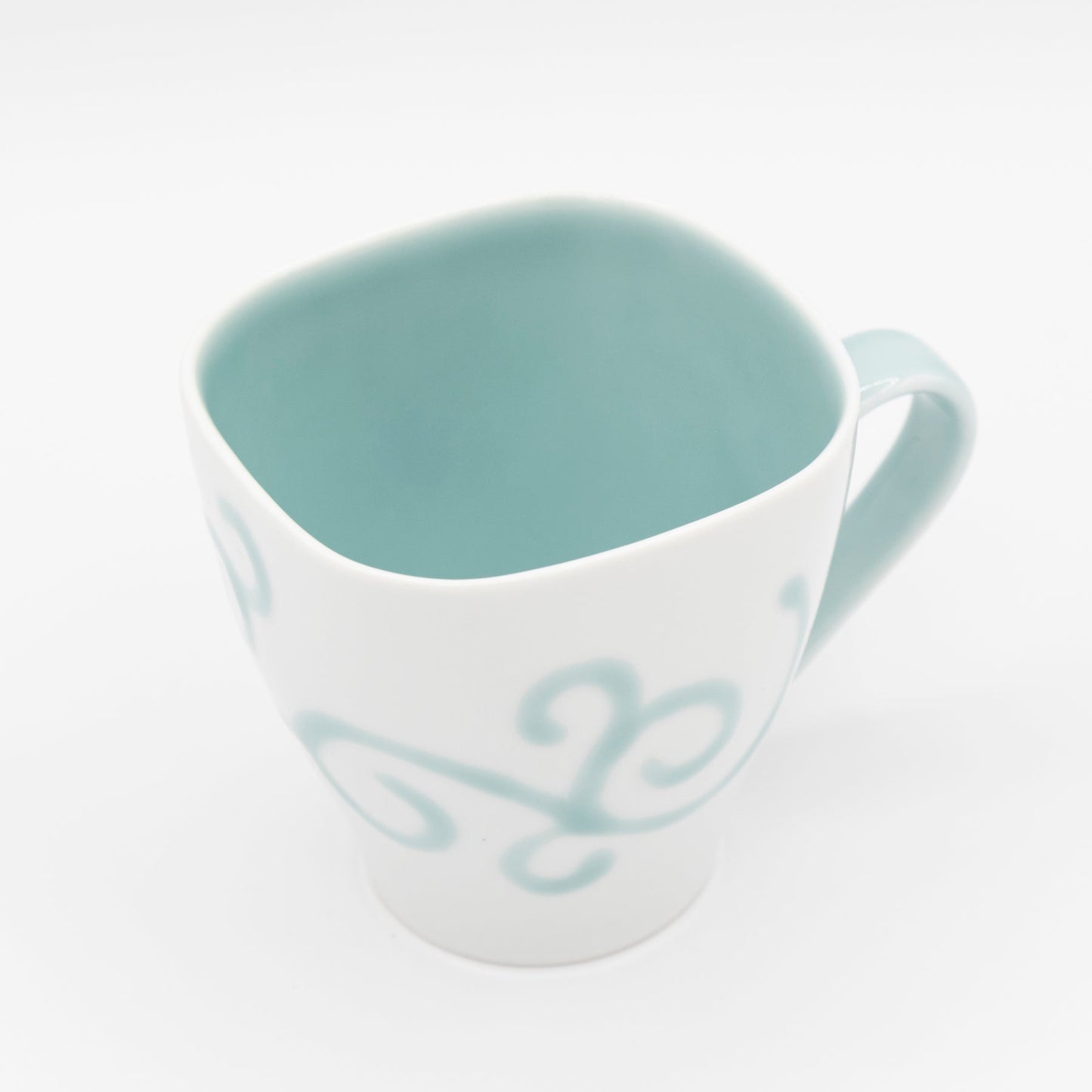 Seizan - Kakewake Wave Mug - Imari Nabeshima Ware - White