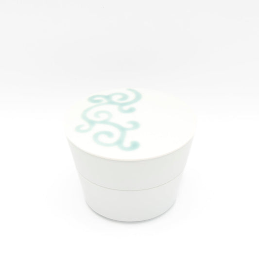 Seizan Kakewake Round Box - White | Imari Nabeshima Ware